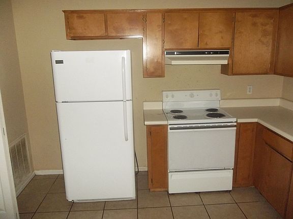 5th image of 390 Prince St #C