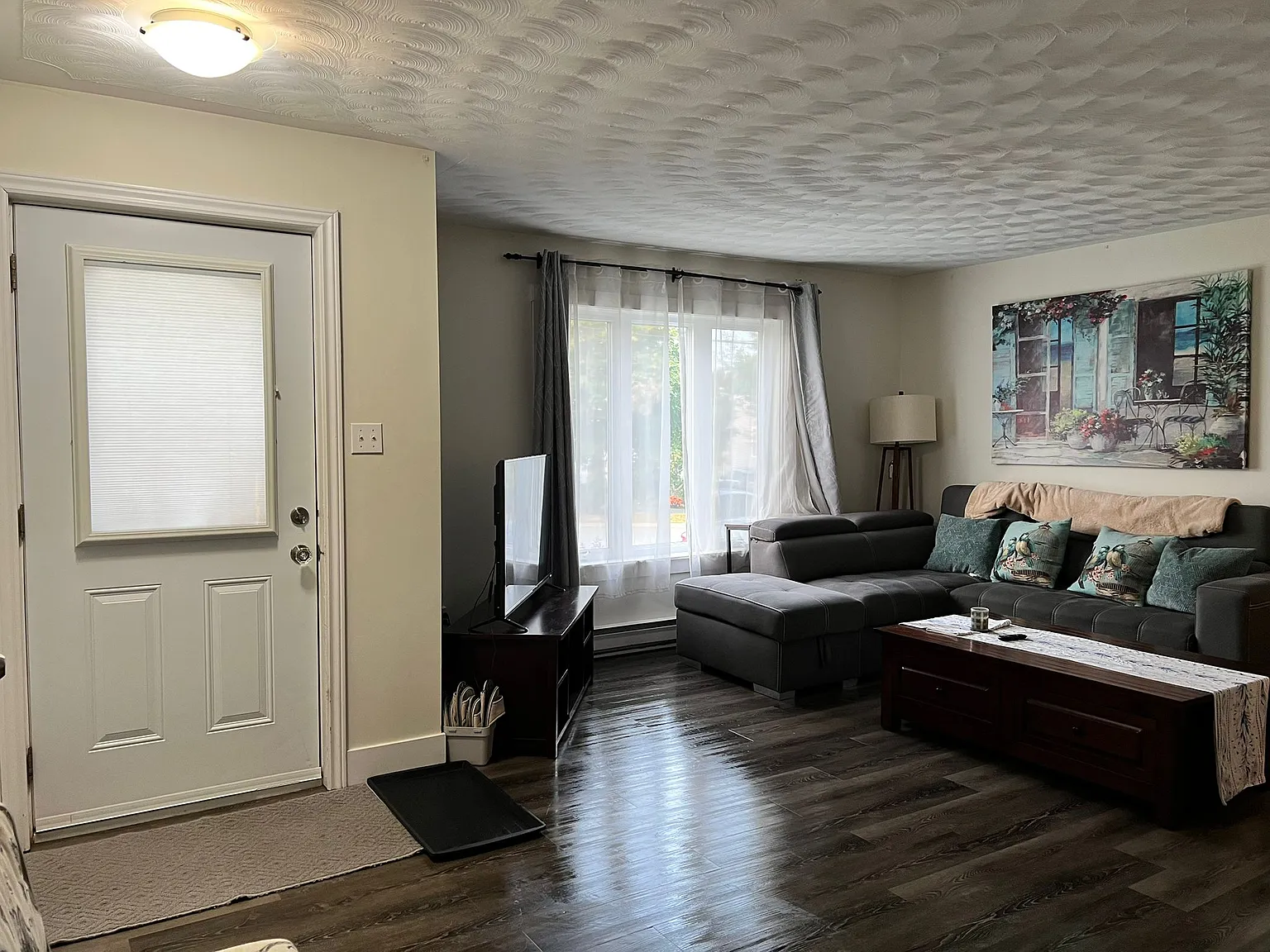 3 bed, 1.5 bath, 1200 sqft, $3,300 — Photo 3