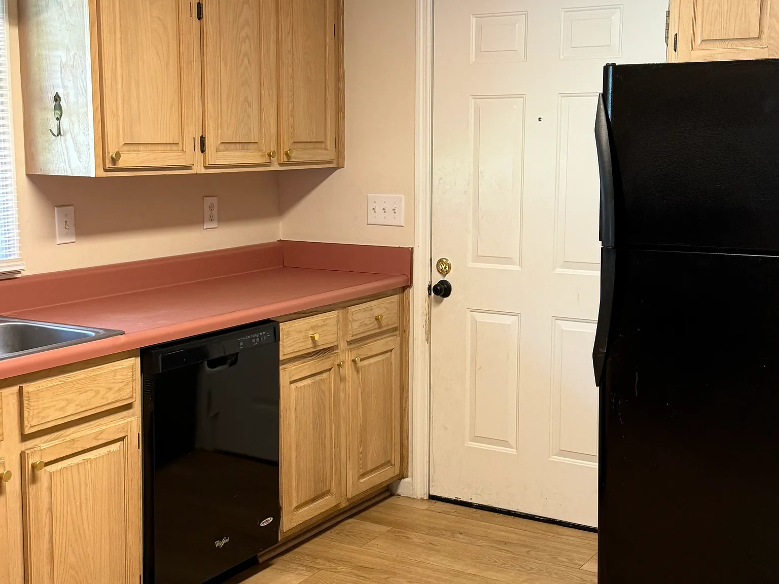 3 bed, 1025 sqft, $1,400 — Photo 3