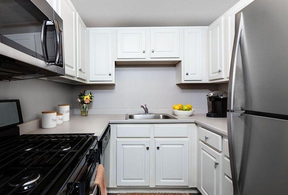 1st image of 812 Memorial Dr APT 1209