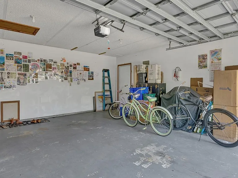 1045 Clipper Rd — Photo 24