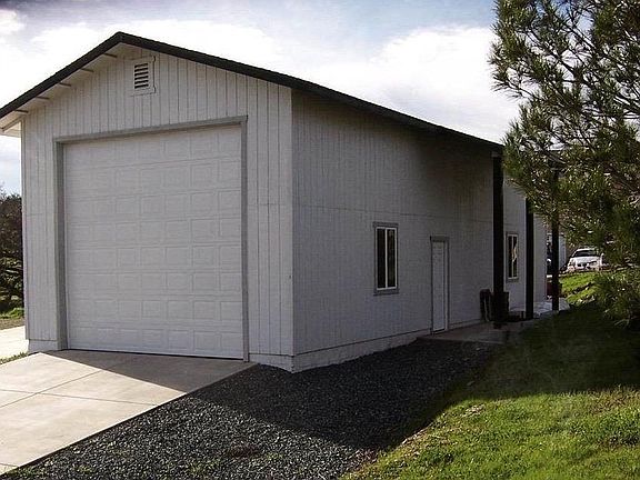 3rd image of 4261 Lakeview Dr