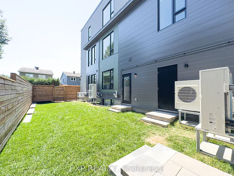25 Fair Oaks Cres #E — Photo 28