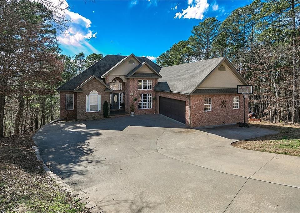 1st image of 62 Lyndhurst Dr