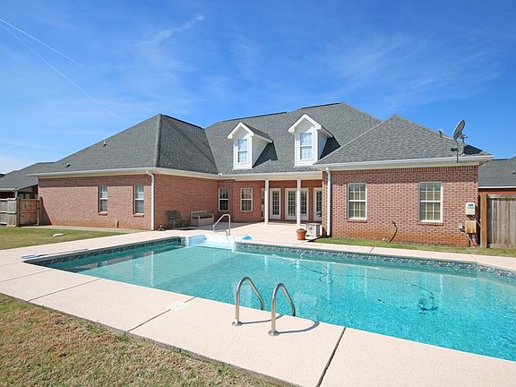 3rd image of 102 Carrington Ct