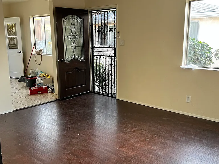 5964 Gifford Ave #B — Photo 6