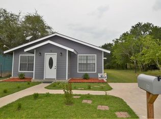 900 W Leona St, Uvalde, TX 78801