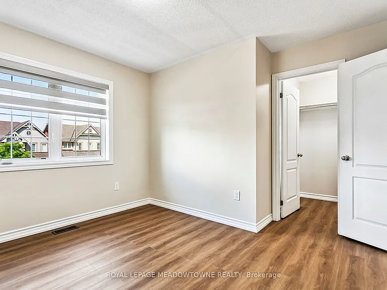 15 Learmont Ave #UPPER — Photo 26