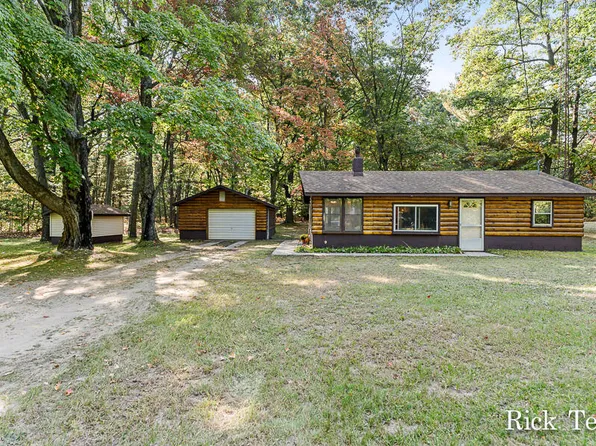 3845 W Jefferson Rd, Pentwater, MI 49449