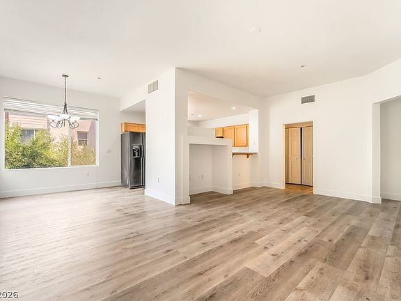 5th image of 59 E Agate Ave Unit 303