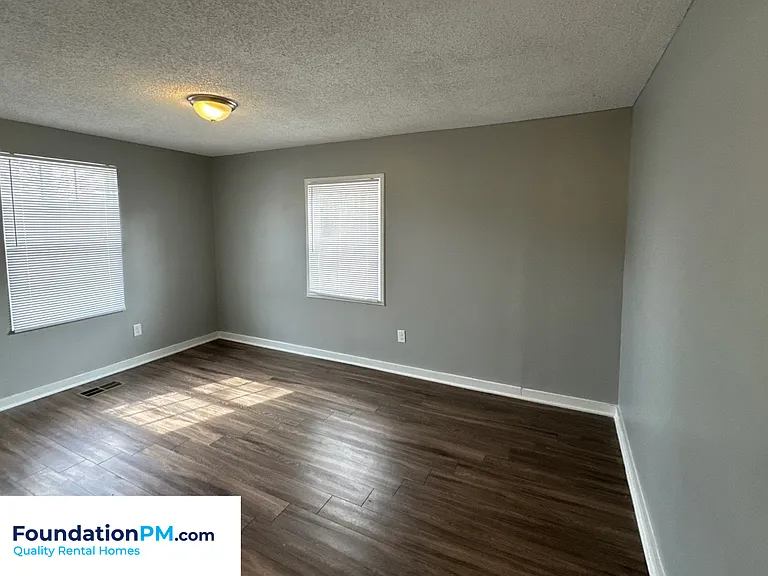 1392 Kyle St — Photo 11