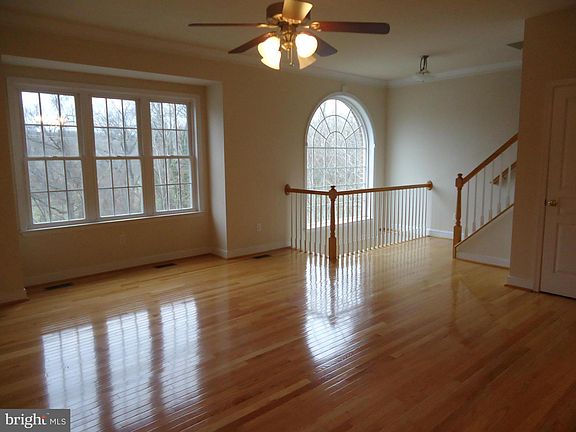 3rd image of 2100 Caroline St