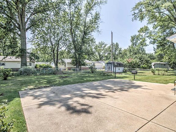 4th image of 2120 Canterbury Dr