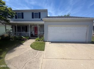 1937 Carvelle Dr, Northwood, OH 43619