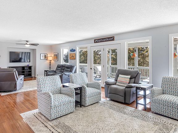 4th image of 1 Greenbrier Drive