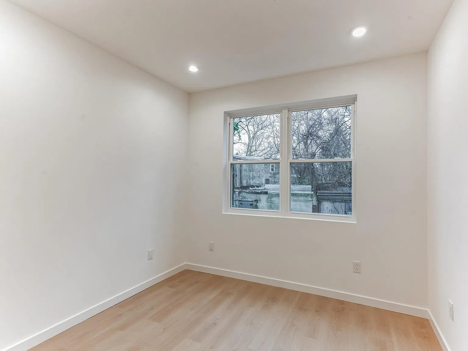 2 bed, 700 sqft, $1,600 — Photo 4