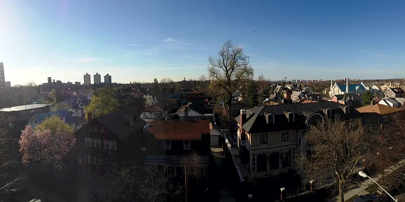 Sold by Universal Realty Group | media 15