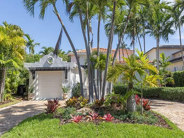 425 N Shore Dr — Photo 8
