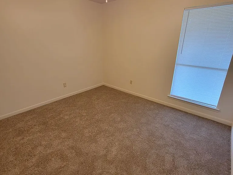 605 Navarro Dr — Photo 9
