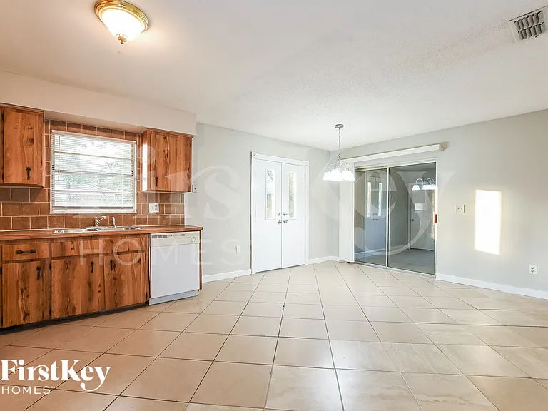 325 Tall Pine Ln — Photo 5