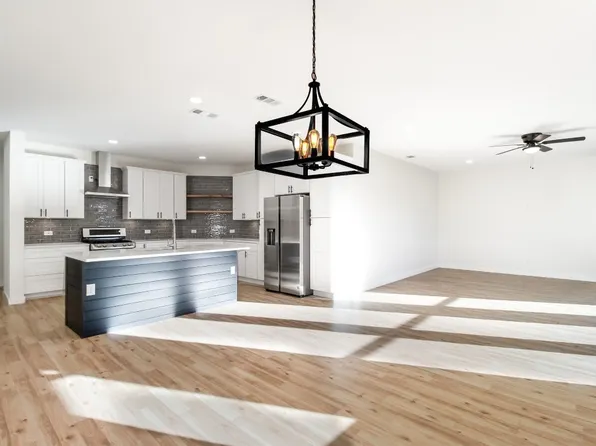 66 Lucas Ln, Edgecliff Village, TX 76134