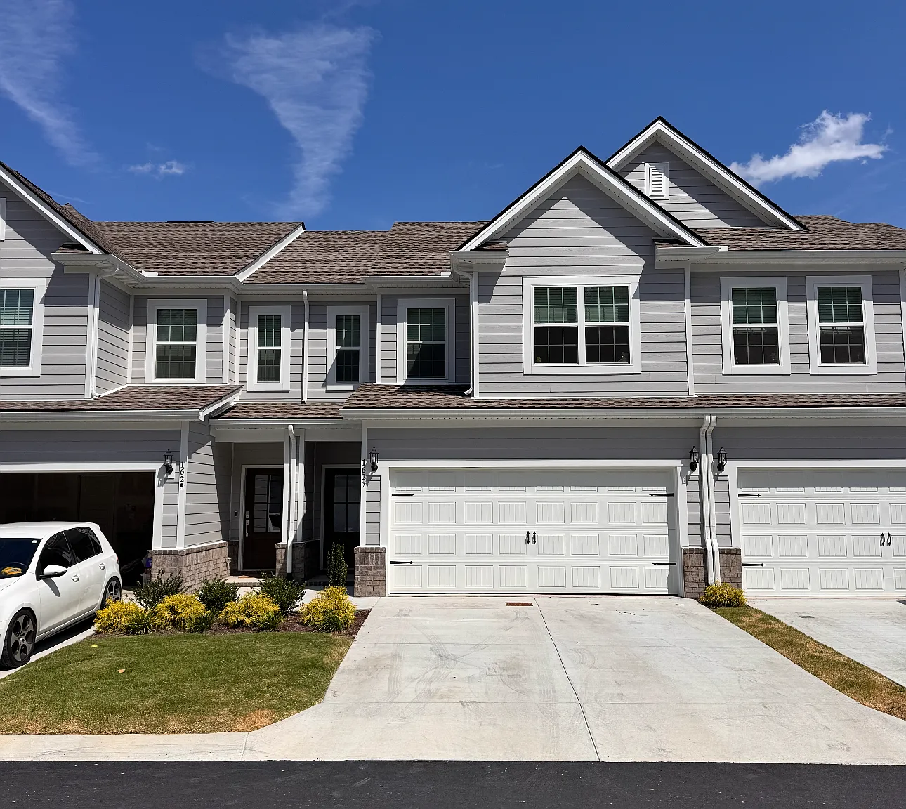 3 bed, 2.5 bath, 1673 sqft, $1,945 — Photo 1