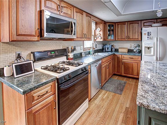 4th image of 4594 Ledgewood Dr