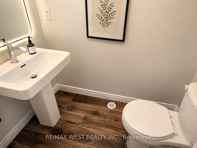 15 Inverary Cres — Photo 21