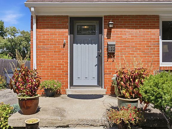 4th image of 833 Furlong Dr