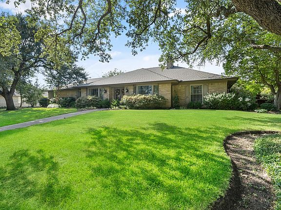 2nd image of 14837 Knollview Dr