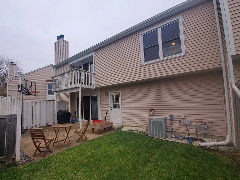 940 Burgess Cir — Photo 16