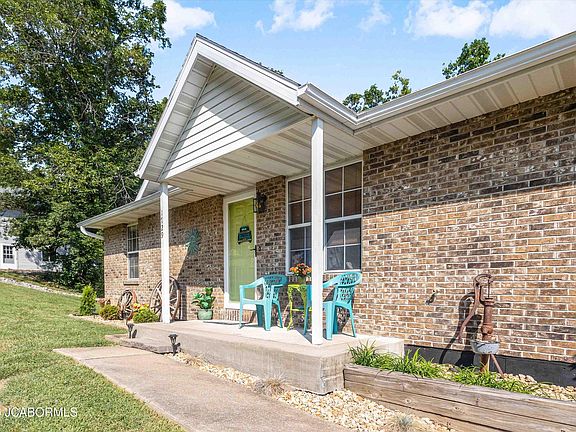 2nd image of 1729 Shady Ln