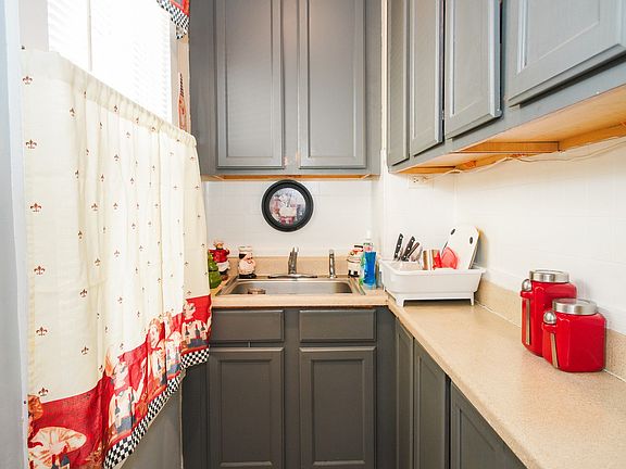 5th image of 343 Purchase St