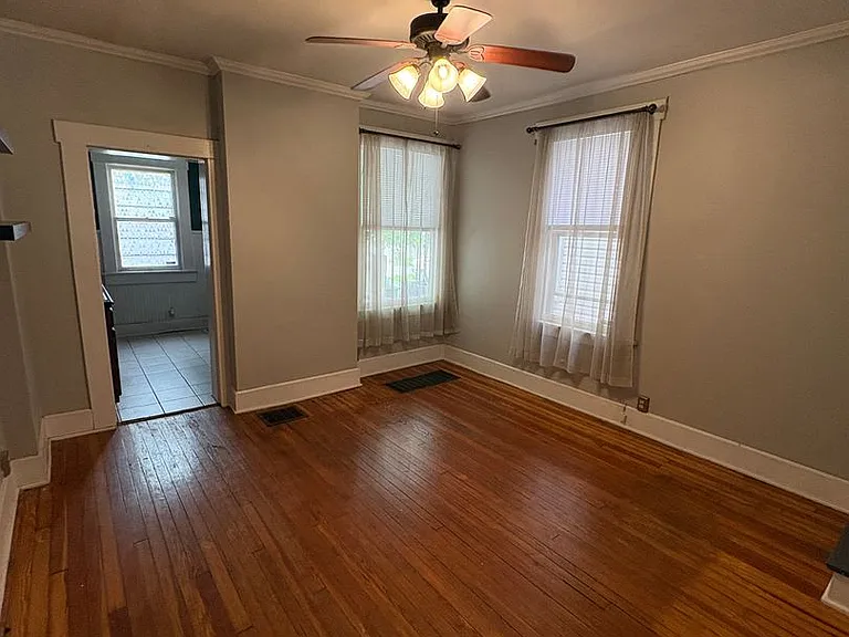 2 Bedroom 1 Bathroom in German Village — Photo 5
