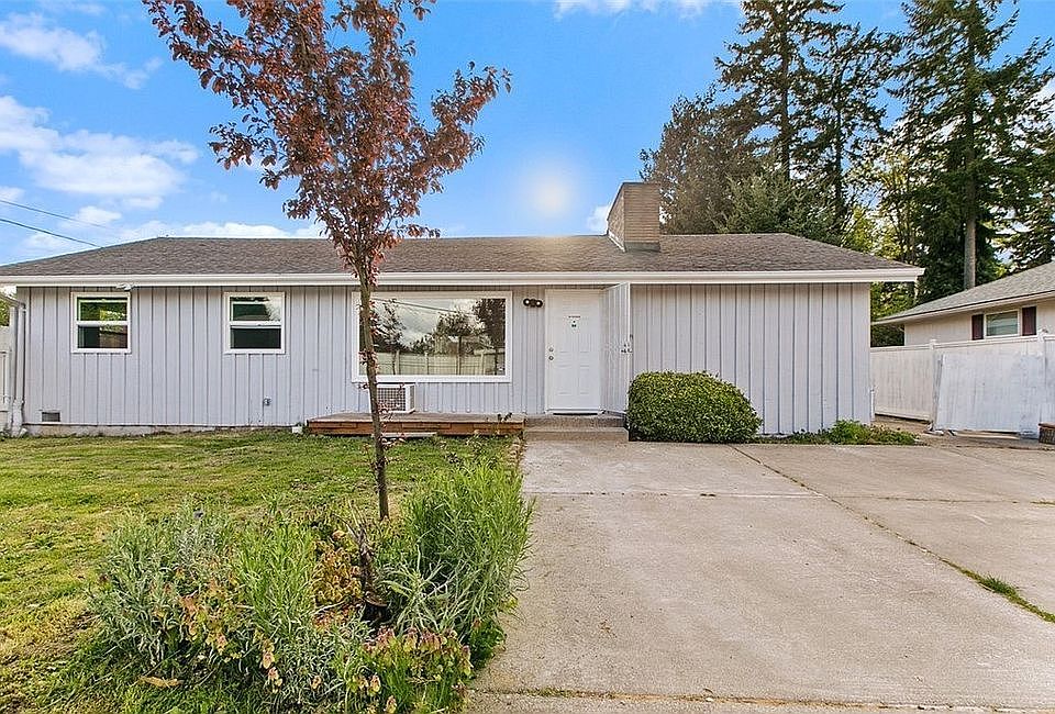 1st image of 20219 Fremont Ave N