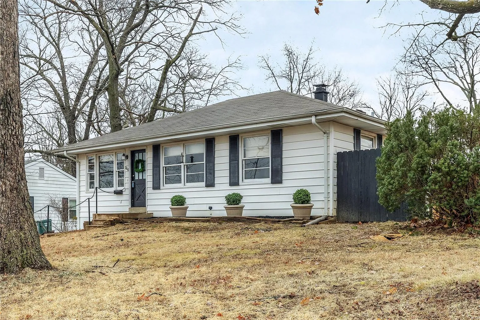 366 Frieda Ave photo 1