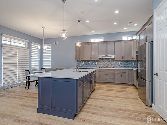 3rd image of 16 Tamarack Rd