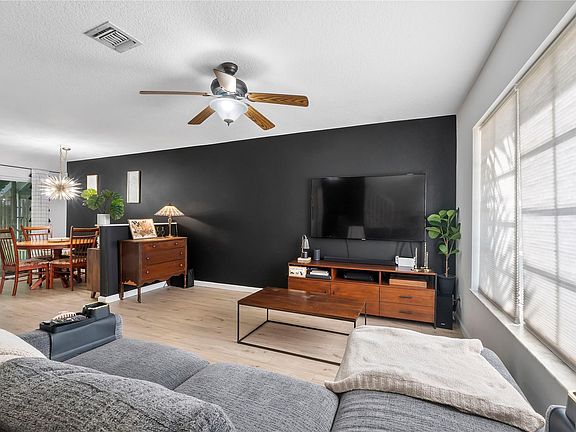 5th image of 1367 SW 48th Terrace