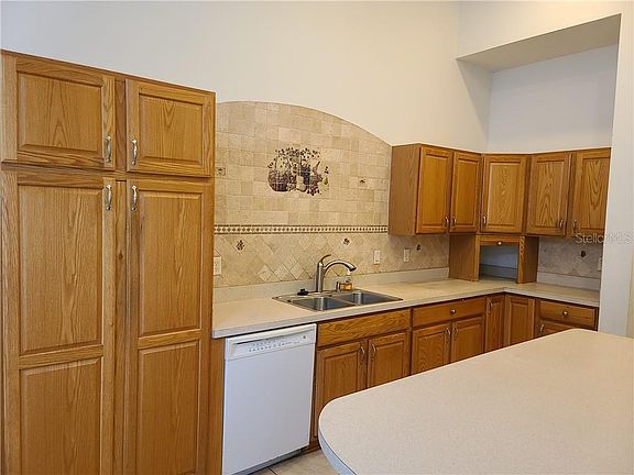 3rd image of 1354 N Essex Ave