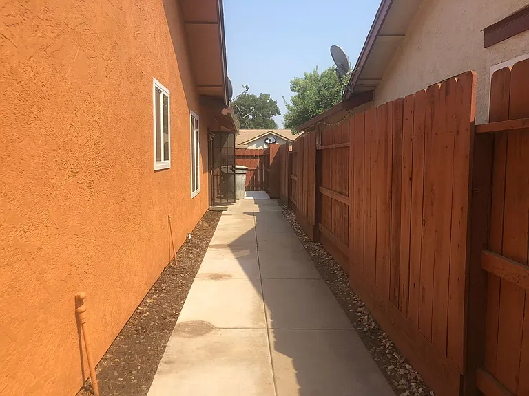 1213 Chetwood Dr — Photo 9