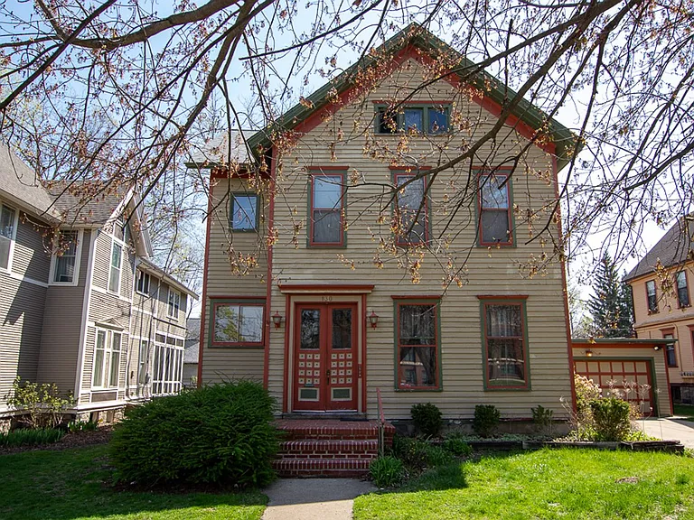 130 College NE — Photo 1