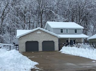 1483 Old Mill Rd, Dubuque, IA 52003