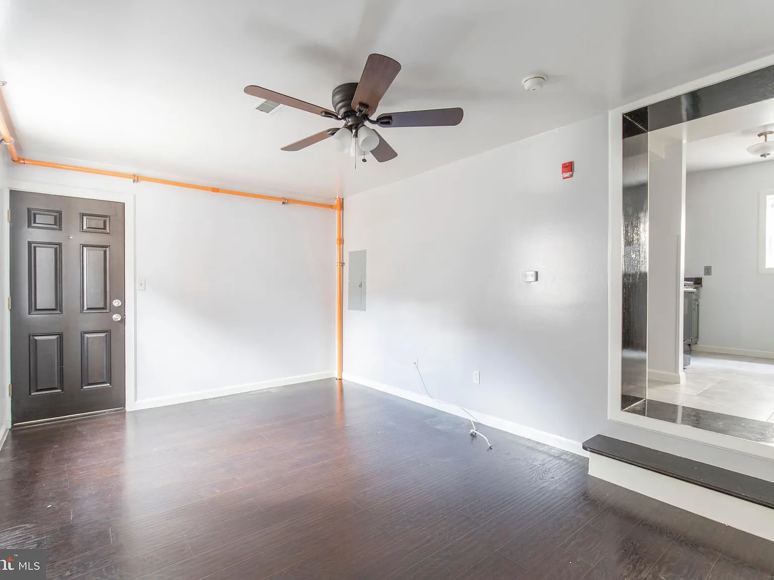 2 bed, 700 sqft, $1,400 — Photo 2
