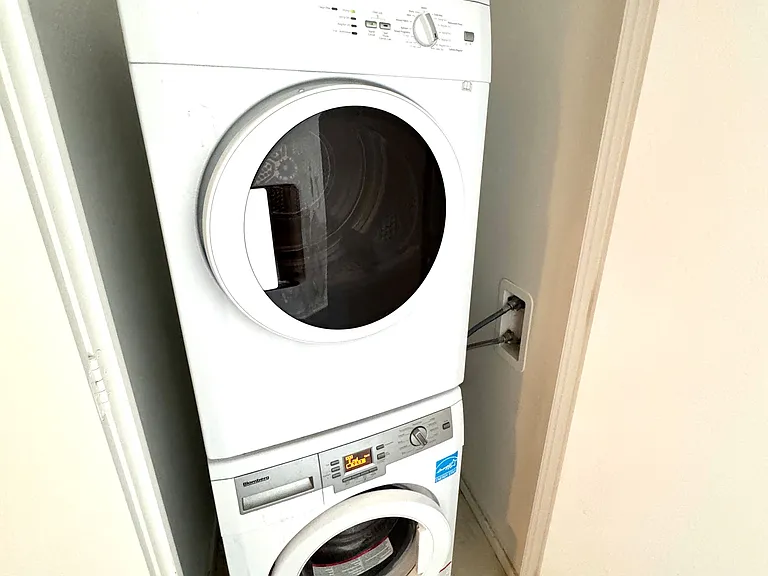 1 Bloor St E #2510 — Photo 21