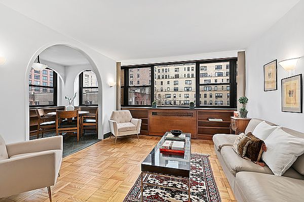 1st image of 420 E 51st St APT 8G