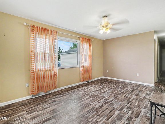 5th image of 20750 Taylor St