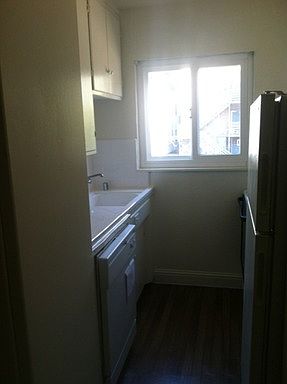 3rd image of 1315 G St APT 9