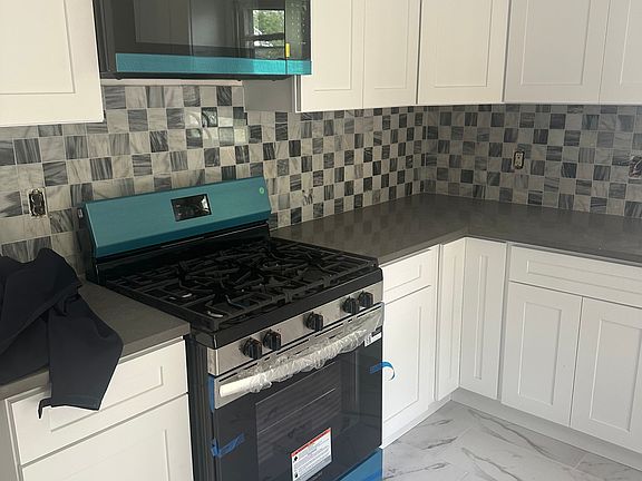3rd image of 72 Portland Pl #1