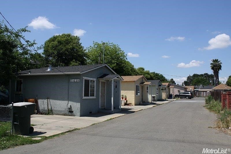 1st image of 1111 Holly Ave