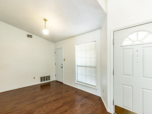 4th image of 410 Hyden Ave
